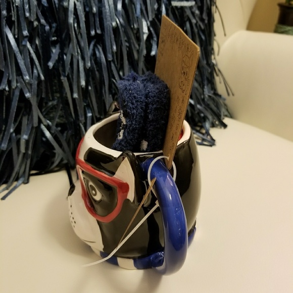 Bulldog socks and mug gift set - Picture 4 of 5